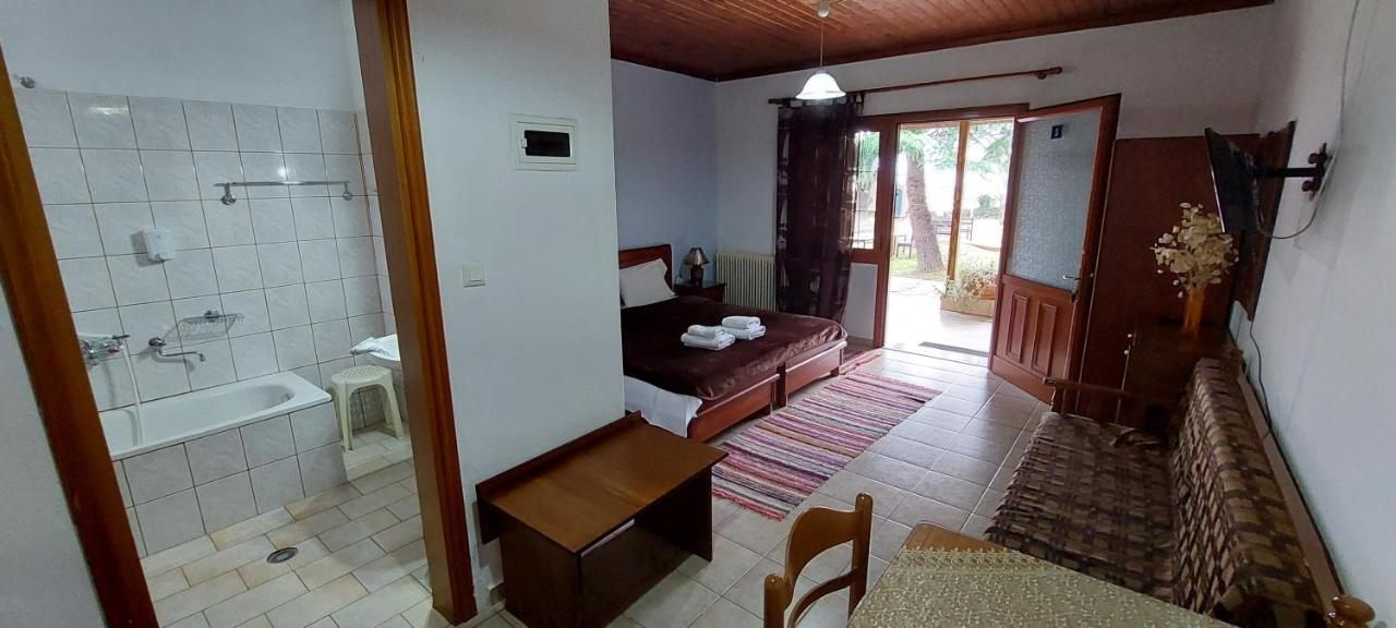Galini Apartment Loutraki  Exterior photo