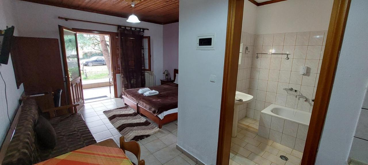 Galini Apartment Loutraki  Exterior photo
